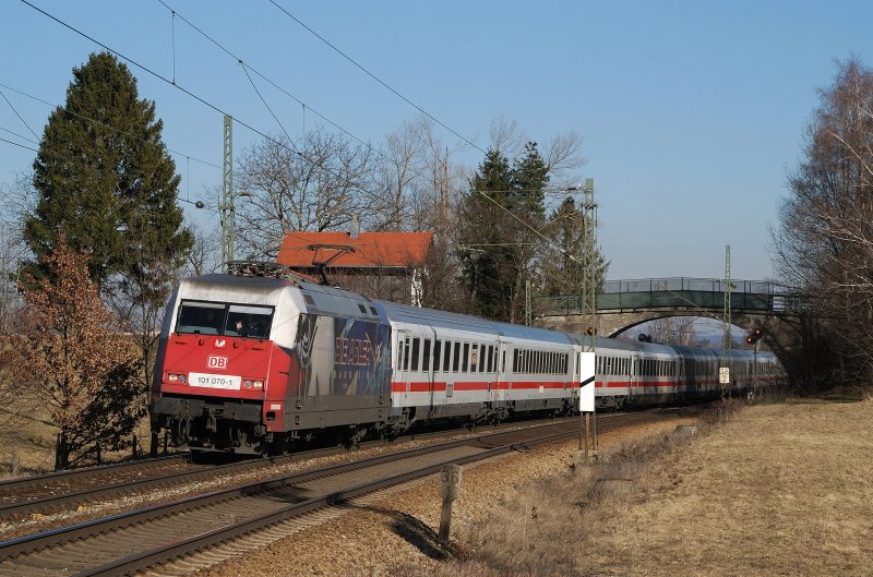 101 070 (Die Adler) mit IC 2294 bei bersee (20.02.2008)