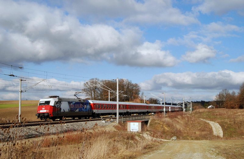 101 070 (Die Adler) mit AZ 1421 vor Petershausen (04.02.2007)