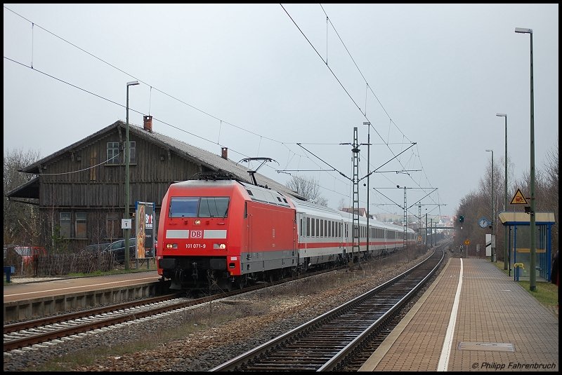 101 071-9 durchfhrt zur Mittagszeit des 19.03.08 mit IC 2068 Nrnberg Hbf - Karlsruhe Hbf Wasseralfingen. Der nchste Halt ist Aalen.