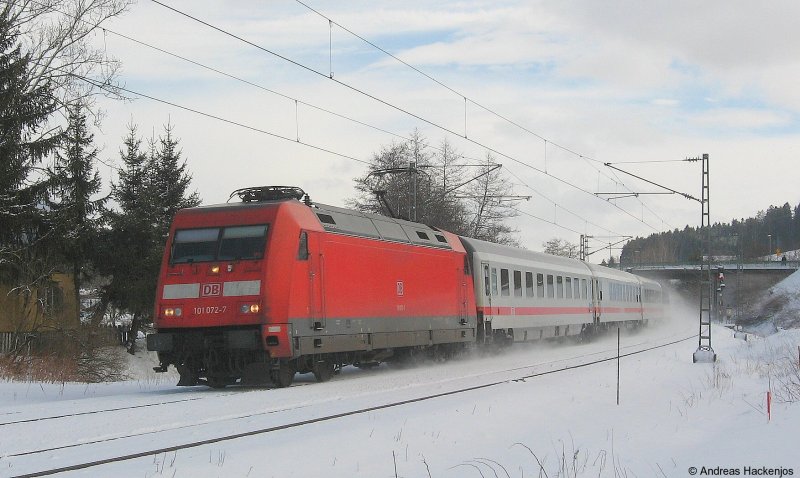 101 072-7 mit dem IC 2006 im frisch verschneiten SSchwarzwald am Esig St.Georgen(Schwarzw)22.3.08