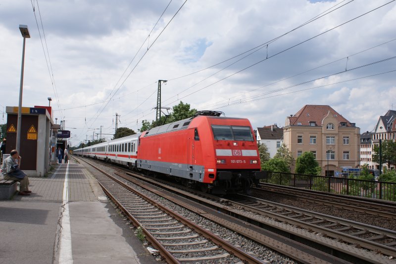 101 073-5 mt einem IC in Dsseldorf Oberbilk am 24.05.2008