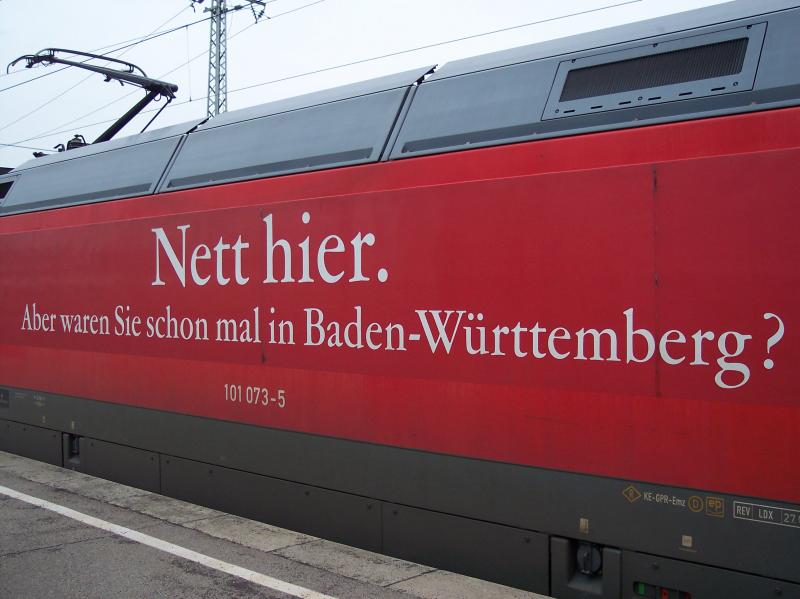 101 073 trägt eine Werbung für das Land Baden-Württemberg: "NETT HIER aber  waren sie schon mal in Baden-Württemberg? Auch ein paar Loks der BR 120 ...  - Bahnbilder.de