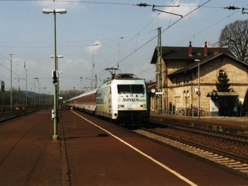 101 080-0 mit IC-zug auf Bahnhof Hasbergen am 23-4-2001. Bild und scan: Date Jan de Vries.