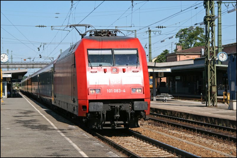 101 083 durchfhrt am 25.06.07, mit dem EuroCity 63 nach Budapest K.p, den Bahnhof Rosenheim nach Wien West.