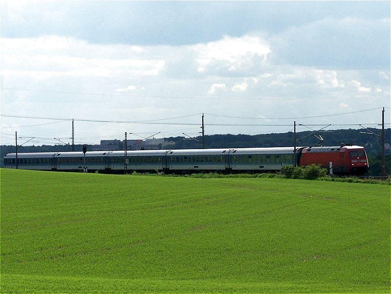 101 087 mit einem der letzten InterRegio auf dem Weg nach Berlin am 24.05.2006