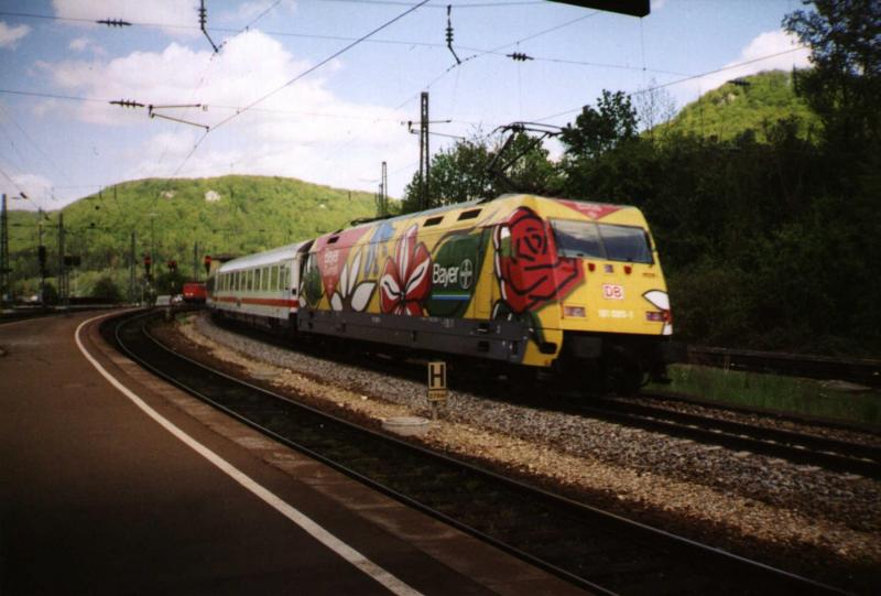 101 089 bei ihrer Durchfahrt in Geislingen/Steige am 1. Mai 2003