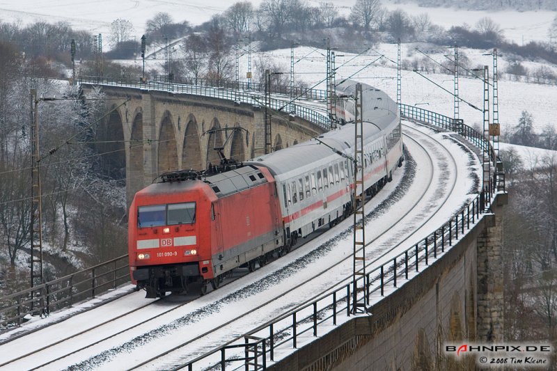 101 090 am 23.11.2008 bei Altenbeken. www.bahnpix.de