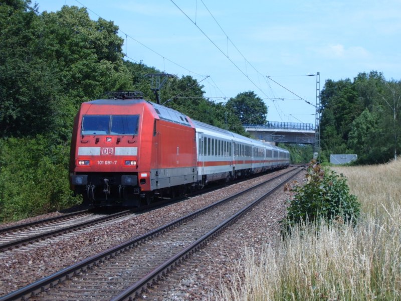 101 091-7 zieht am 20.06.07 den IC 2068 von Nrnberg HBF nach Karlsruhe HBF, hier in Hofen(b Aalen) aufgenommen.