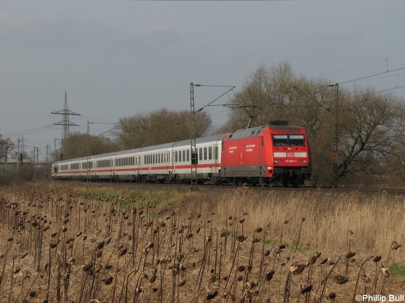 101 093-3 zieht am 8.3.08 den IC 2373 durch Gleidingen bei Hannover in Richtung Sden