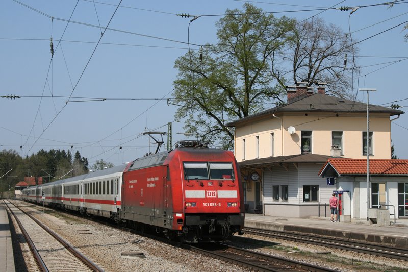 101 093 mit EC 115 am 15.04.2009 in A�ling.