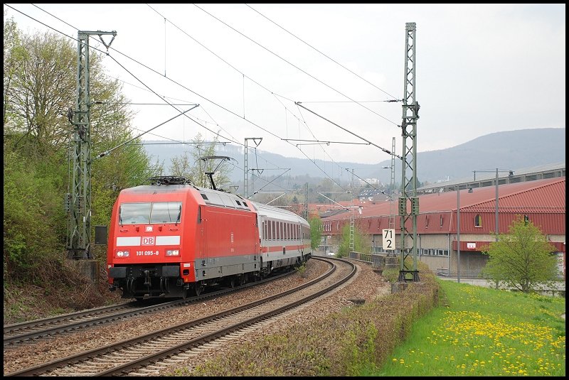 101 095 ist unterwegs nach Karlruhe Hbf. Aufgenommen bei Aalen am 24.April 2008.