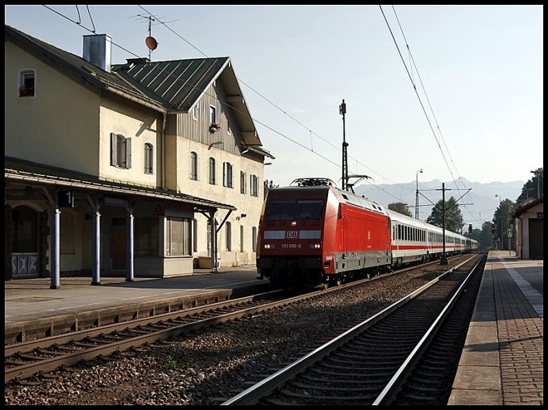 101 096 (9180 6101 096-0 D-DB) ist mit dem EC 81 zum Brenner unterwegs. (02.08.2009)