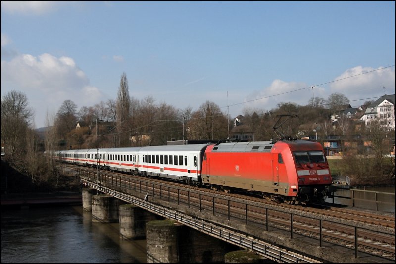 101 096 (9180 6101 096-6 D-DB) schiebt den IC 2028 nach Hamburg-Altona und konnte bei der berquerung des Harkortsees festgehalten werden. (07.03.2009)

