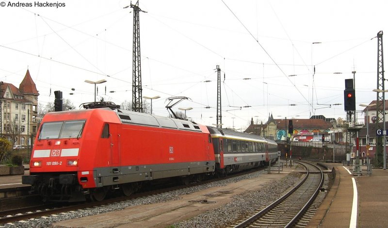 101 098-2mit dem EC 100 von Chur nach Hamburg Altona bei der Durchfahrt Offenburg am 20.3.08
