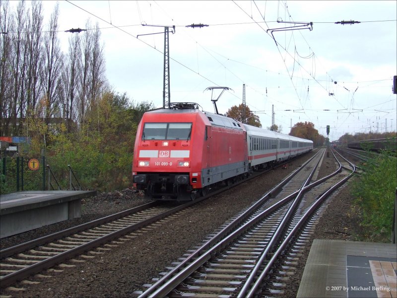 101 099-0 mit IC432 Emden Auenhafen-Louxembourg durcheilt den Bf Recklinghausen Sd richtung Wanne-Eickel Hbf. 9.11.07