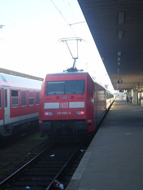 101 099 steht abfahrbereit in Hamburg-Altona. 17.5.08 