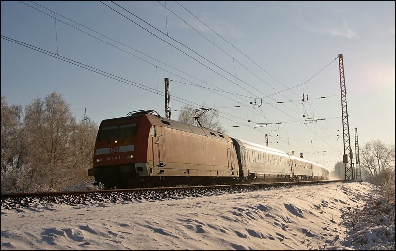 101 100 (9180 6 101 100-6 D-DB) legt sich bei Haltern am See mit dem IC 335, Luxembourg - Norddeich Mole, in die Kurve. (09.01.2009)