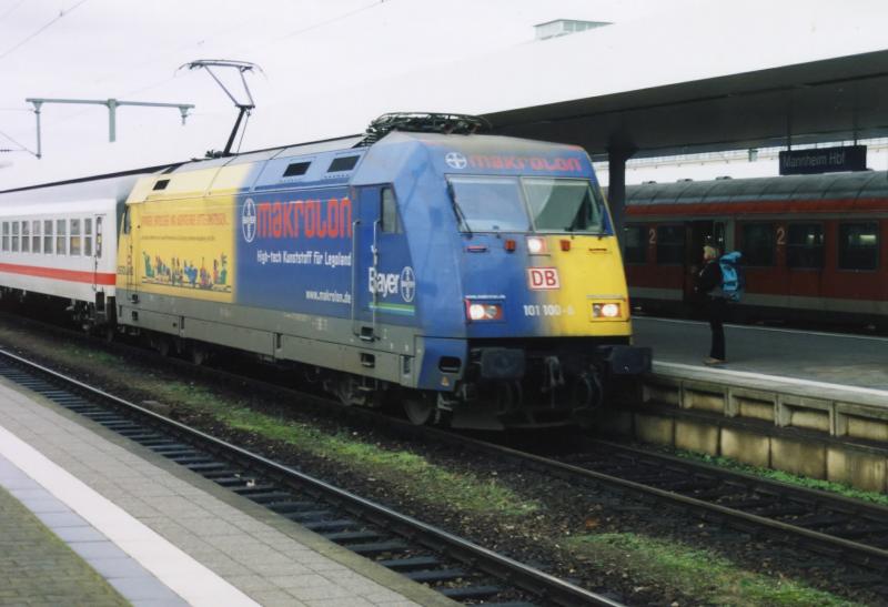 101 100 Legoland Ende Dezember 2002 in Mannheim.
