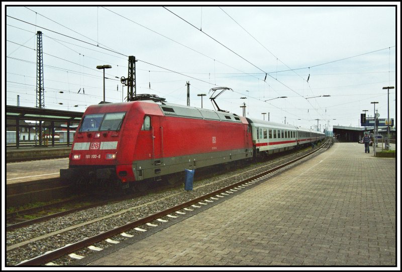 101 100 wartet mit dem InterCity 2049 von K�ln nach Leipzig auf die Weiterfahrt. Aufgenommen am 13.04.2007 in Hamm (Westf).
