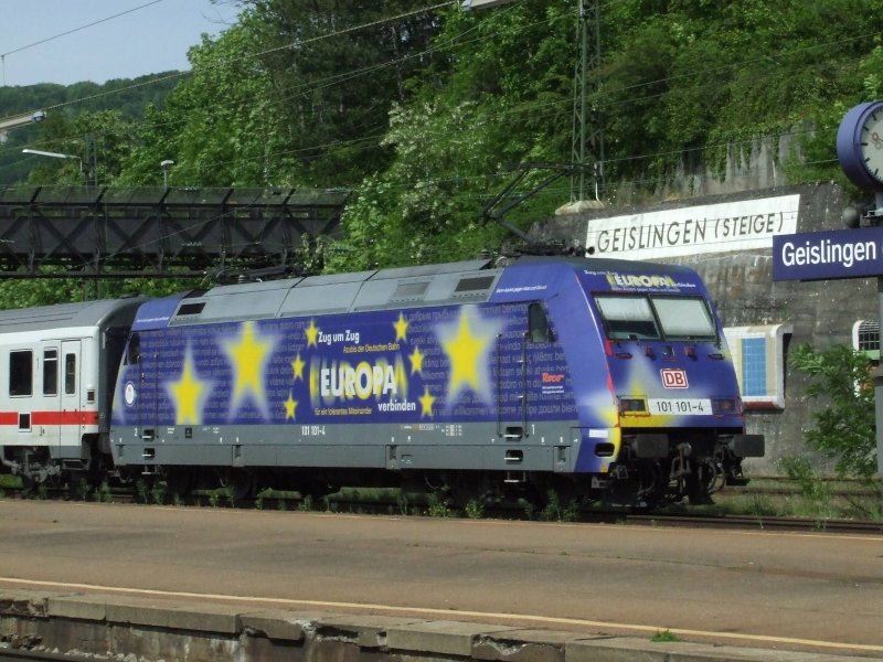 101 101-4, als Werbelok der Deutsche Bahn Azubis fr mehr Toleranz und fr ein gutes Miteinander in Europa. (Geislingen (Steige), 13.05.2007)