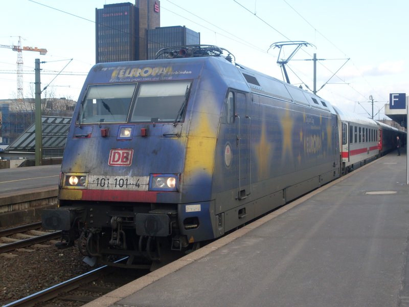 101-101-4 Europa mit einem IC von Berlin nach Bad Bentheim in Hannover an Gleis 12