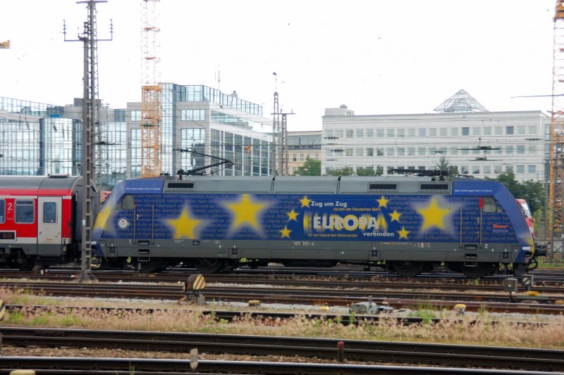 101 101-4  Europa  zieht den MNEx... besser Mnchen-Nrnberg-Express die letzten Meter in den Mnchner Hbf.. 13.06.2008 