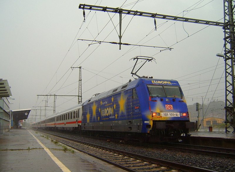 101 101-4 stand am 21.07.07 mit IC 2069 von Karlsruhe HBF nach Nrnberg HBF auf Gleis 2 des Aalener Bahnhofs.