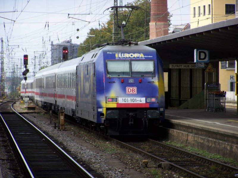101 101 Europa schiebt den IC 2206 nach Nrnberg aus Augsburg Hbf. Aufgenommen am 19.09.2007