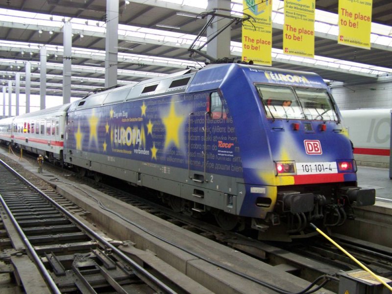 101 101 Europa steht am 03.11.2007 mit IC 2206 nach Nrnberg abfahrtbereit in Mnchen Hbf.