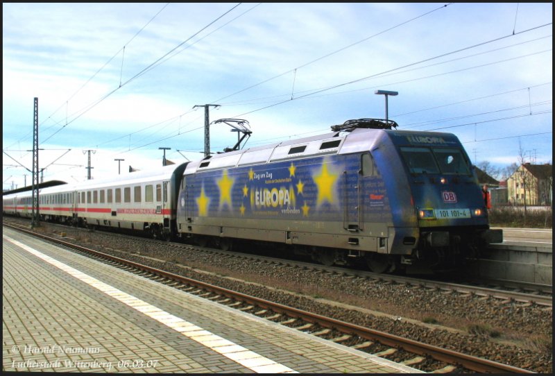 101 101 mit IC2455 Dortmund Hbf - Ostseebad Binz beim Halt im Bf Lutherstadt Wittenberg. 06.03.07