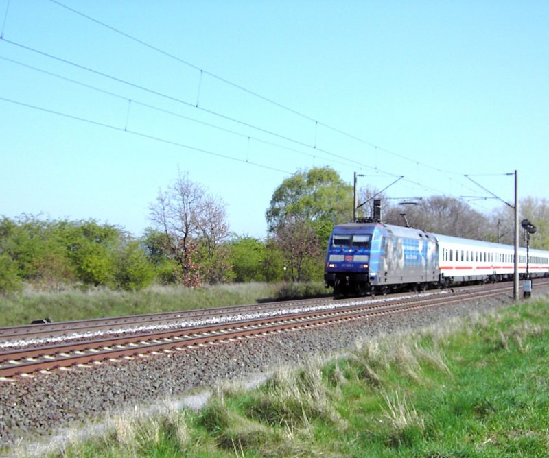 101 102-02 am 13.04.2009 kurz vor berquerung des Mittellandkanals bei Peine