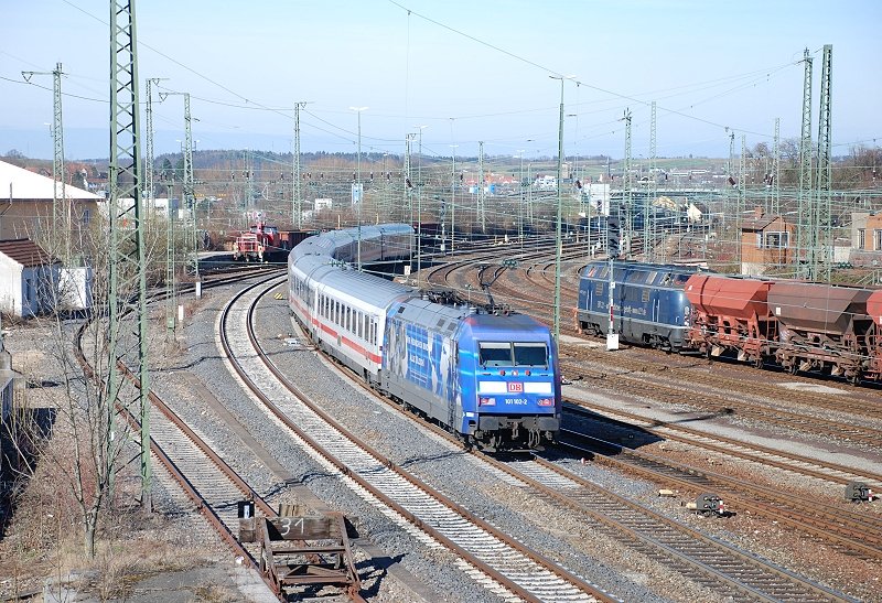 101 102  Wir Menschen sind alle Gleich  fuhr am 06.03.08 mit dem IC 2069 in Richtung Nrnberg Hbf. Hier bei der Ausfahrt aus Aalen.