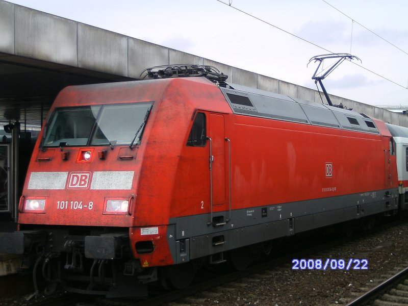101-104-8 mit einem IC von Kln nach Leipzig in Hannover HBF.
