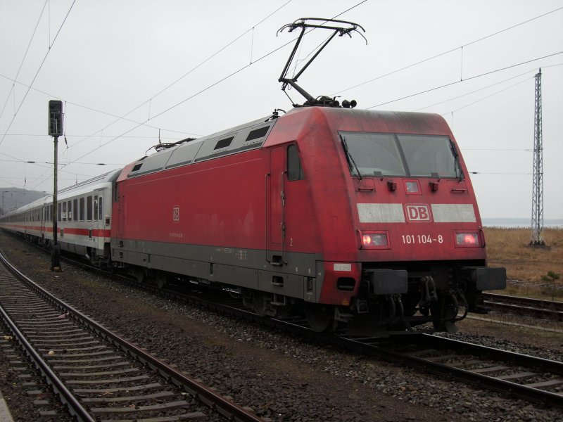 101 104 am 24.Januar 2009 mit dem IC 2184 Hannover-Binz in Lietzow.
