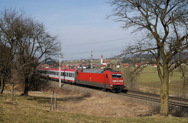 101 104 mit EC 63 bei Irrsdorf (28.02.2008)