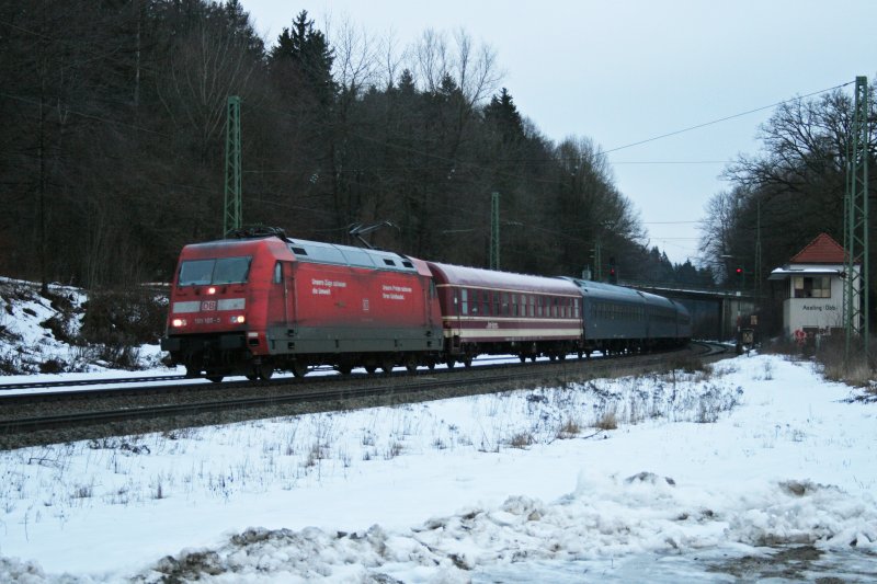 101 105 mit DZ 13211 „Alpen Express“ (Utrecht – Landeck) am 28.02.2009 in Aling.