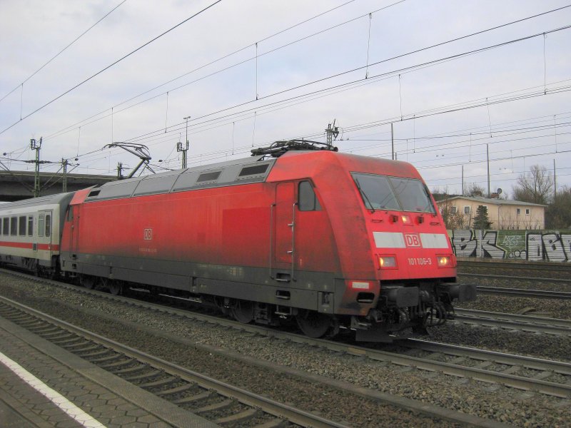 101 106-3 beschleunigt am 31.01.09 den IC 2213 Ostseebad Binz - Stuttgart Hbf aus Hamburg-Harburg Richtung Bremen Hbf.