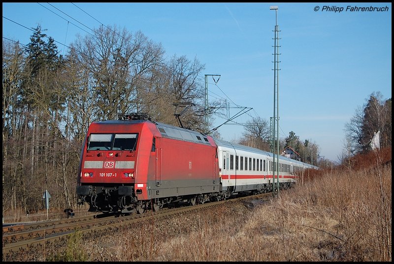 101 107-1 befrdert am 03.02.08 IC 2160 von Nrnberg Hbf nach Karlsruhe Hbf, aufgenommen in Goldshfe, am Km 0,4 der oberen Jagsttalbahn (KBS 786).