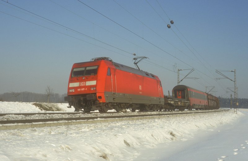 101 107  Waghusel  05.01.02  mit Gterzug