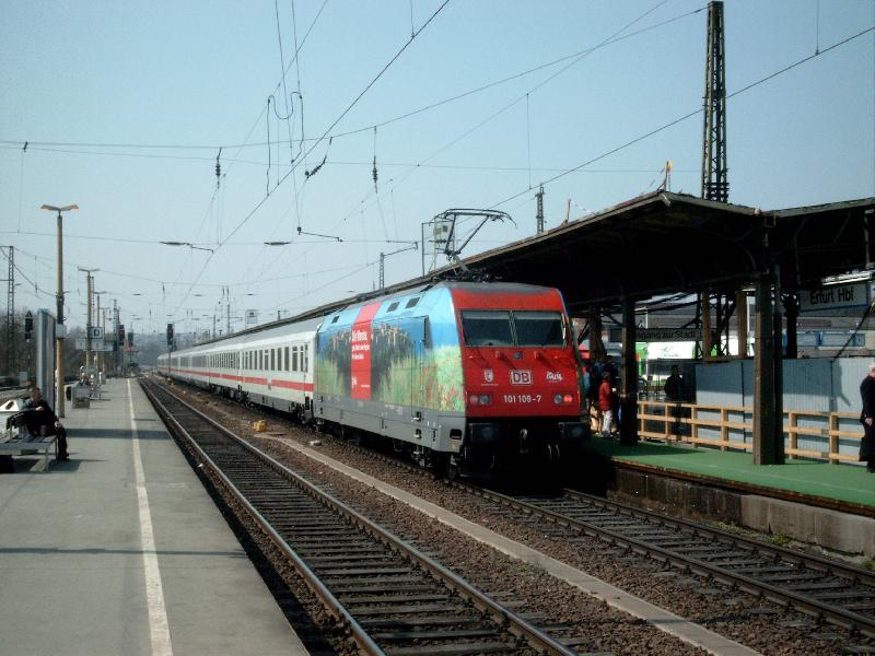 101 108 steht am 13.4.03 in Erfurt Hbf.