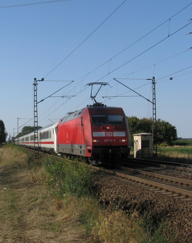 101 111-3 mit IC 2115 von Stralsund Hbf nach Stuttgart Hbf.Am 23.08.09 in Lampertheim.