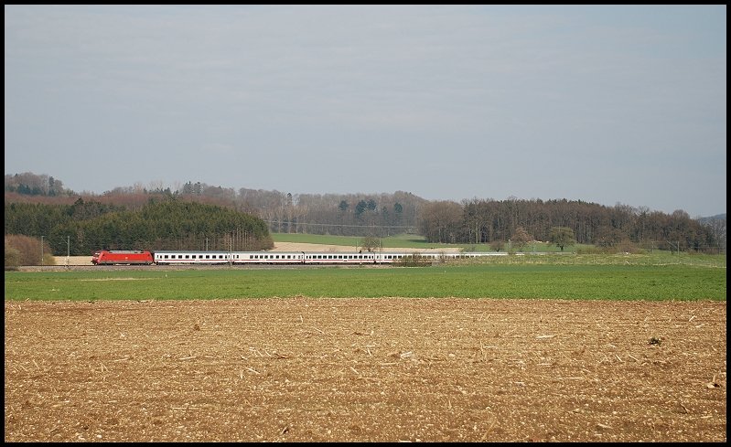 101 111 mit IC 2064 nach Karlsruhe Hbf. AUfgenommen am 18.04.08 bei Aalen-Essingen.