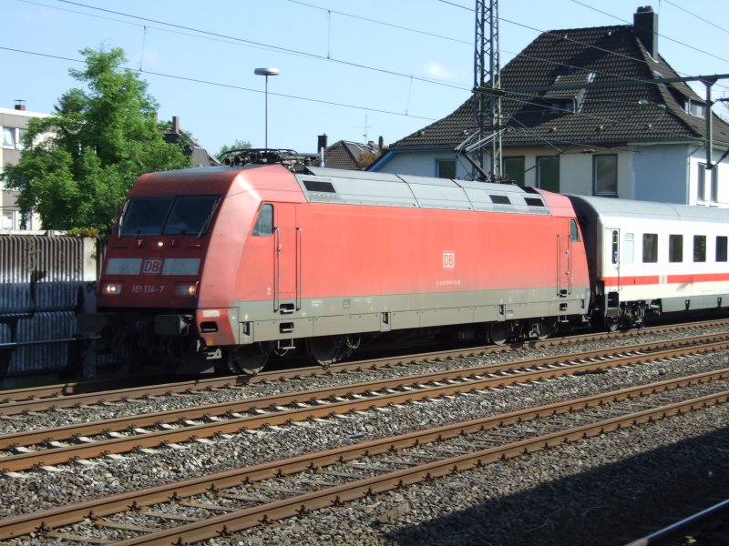 101 114 mit IC am 19.4.09 in Duisburg-Gro�enbaum