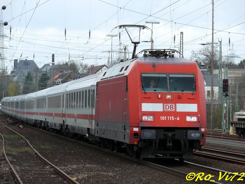 101 115-4 mit IC 2027 (HH-Altona - Frankfurt/Main Hbf). Solingen Hbf. 29.03.2008.