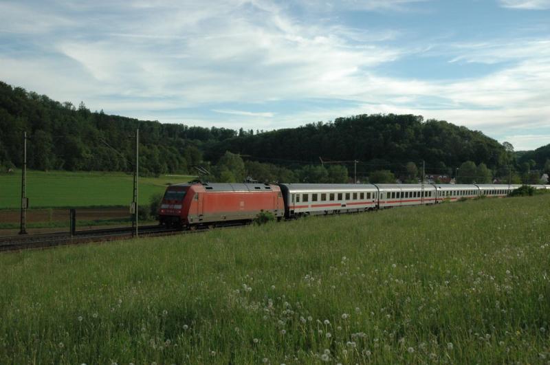 101 118 mit IC 2292 am 27.05.2005 bei Urspring