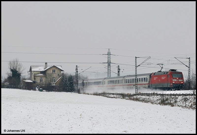 101 119-5 zog am Morgen des 6.1.2008 einen IC von Karlsruhe nach Nrnberg, hier bei Hofen aufgenommen.