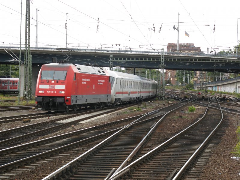 101 119-6 mit IC2013 von Magdeburg nach Oberstdorf.Am 05.10.08 bei der einfahrt in den Mannheimer Hbf.