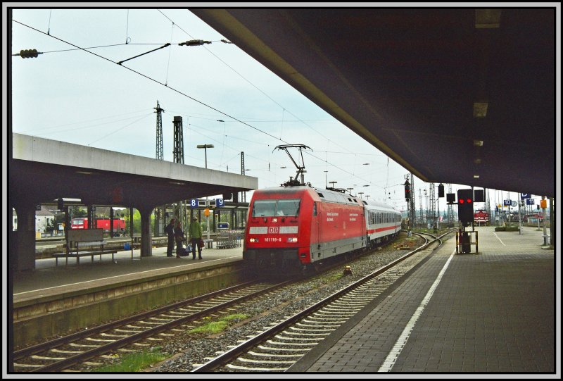 101 119 fhrt mit dem InterCity 1949 von Kln nach Leipzig und dem InterCity 1943 von Kln nach Berlin-Sdkreuz. Aufgenommen am 13.04.2007 in Hamm (Westf).
