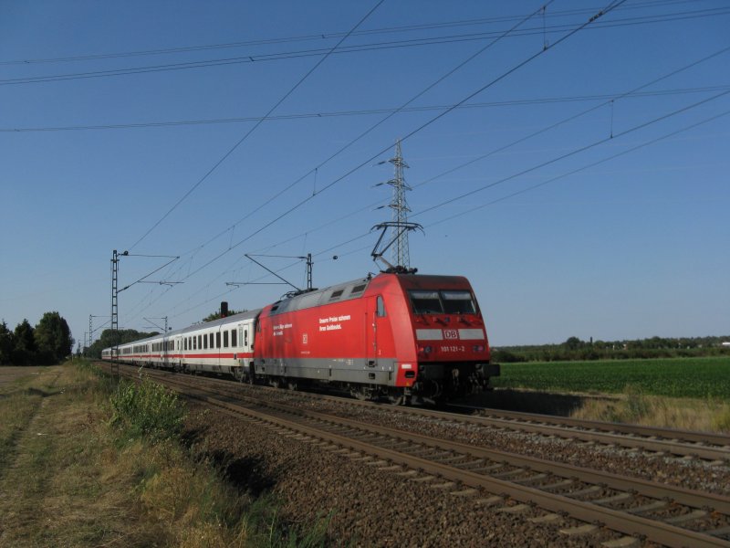 101 121-2 mit EC 114 von Klagenfurt Hbf nach Dortmund Hbf.Am 23.08.09 in Lampertheim.