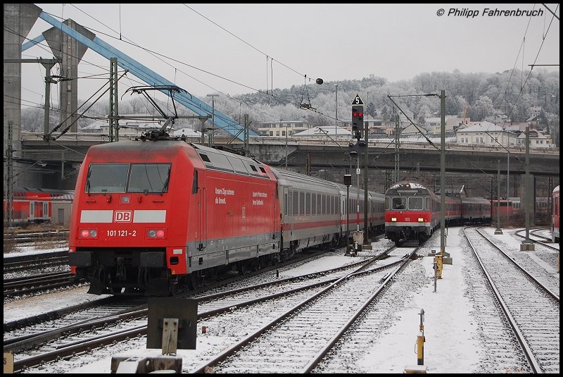 101 121-2 verl�sst mit IC 2264 den Ulmer Hbf nach Karlsruhe Hbf, aufgenommen bei der Ausfahrt aus Gleis 1 des Ulmer Hbfs.